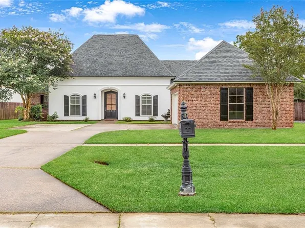 32840 Fox Run Dr, Walker, LA 70785