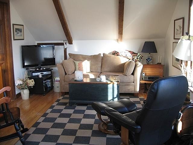 1st image of 7 Hill St #1/2