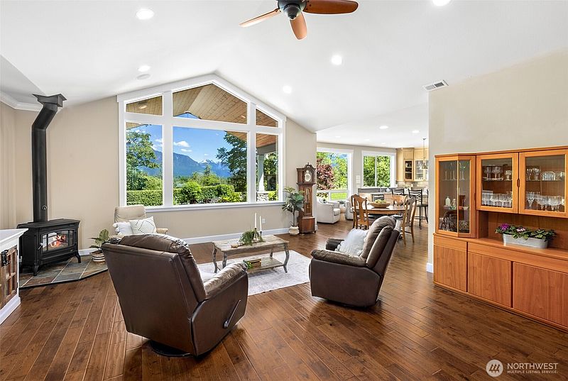 4th image of 13915 343rd Avenue SE