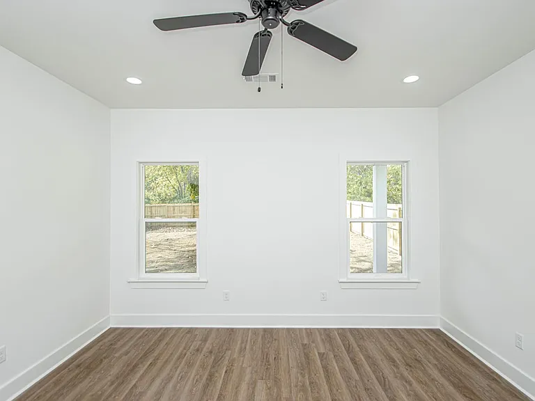 324 S Schiller St — Photo 26