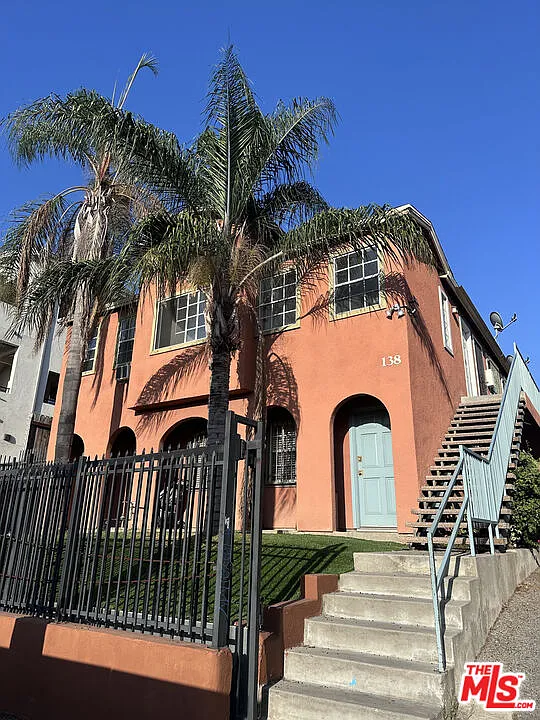 1 bed, 1.0 bath, 550 sqft, $1,800 — Photo 1