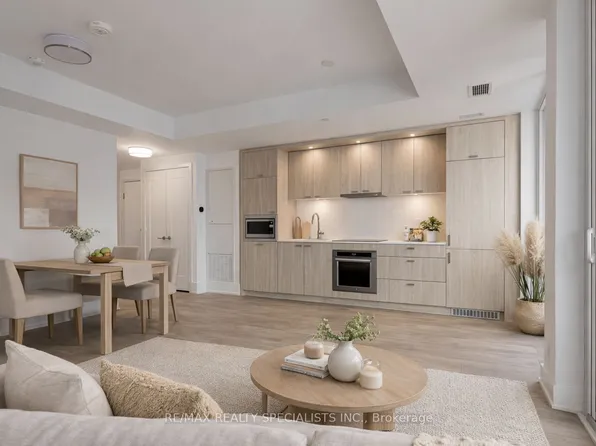 115 Denison Ave #920, Toronto, ON M5T 0E6