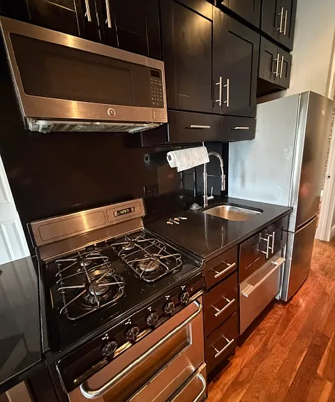 346 E 18th St #5A — Photo 4
