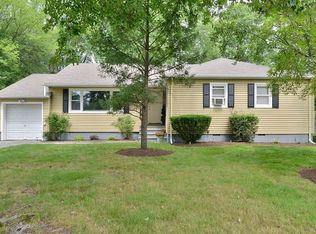 3 Malcolm Dr, Fairfield, NJ 07004