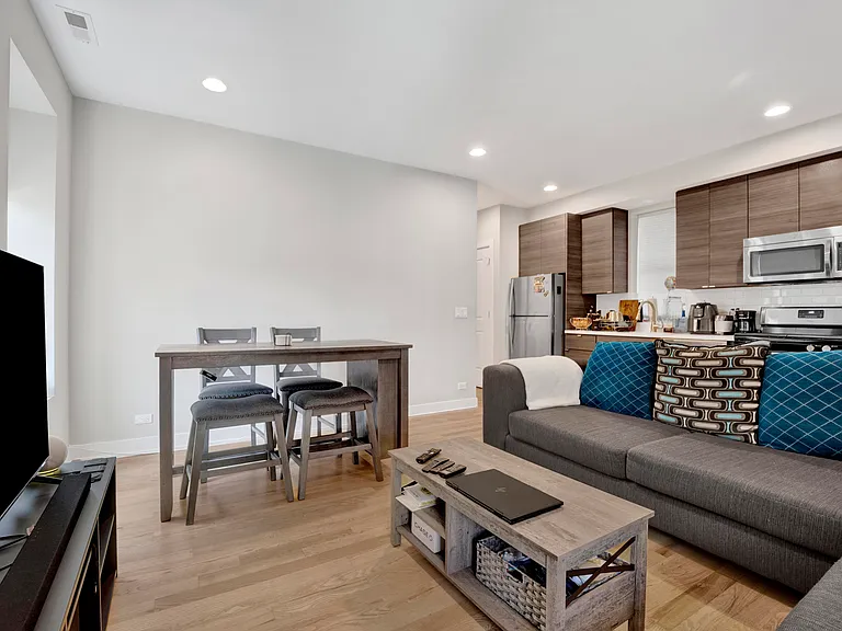 3800 W Altgeld St #204 — Photo 6