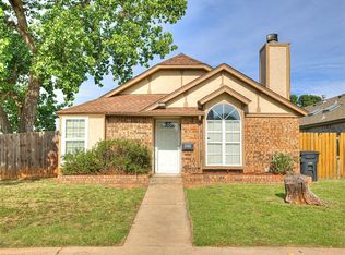 2143 Lonnie Ln, Moore, OK 73170