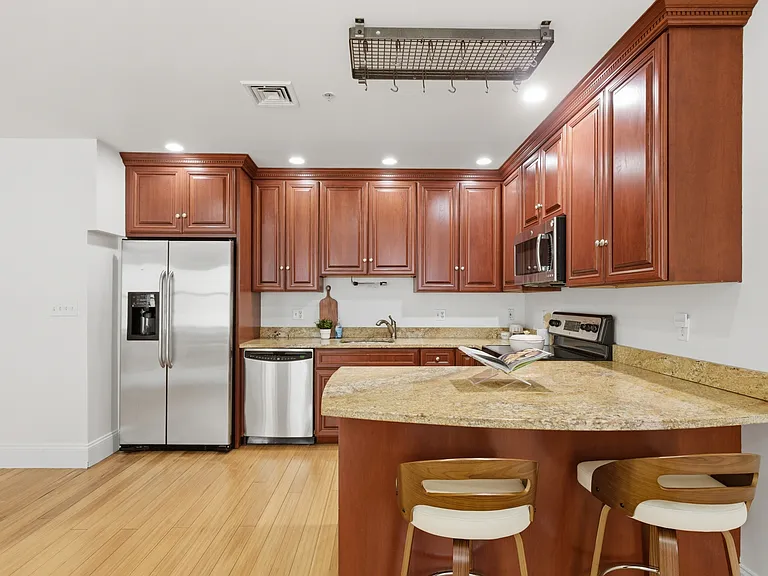 55 Temple Pl #4 — Photo 12
