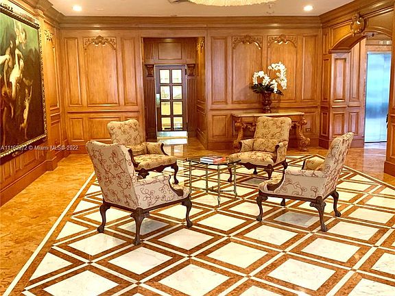Luxurious Lobby