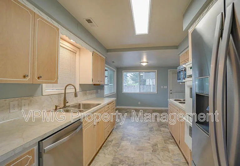 2218 E 18th St #A — Photo 7