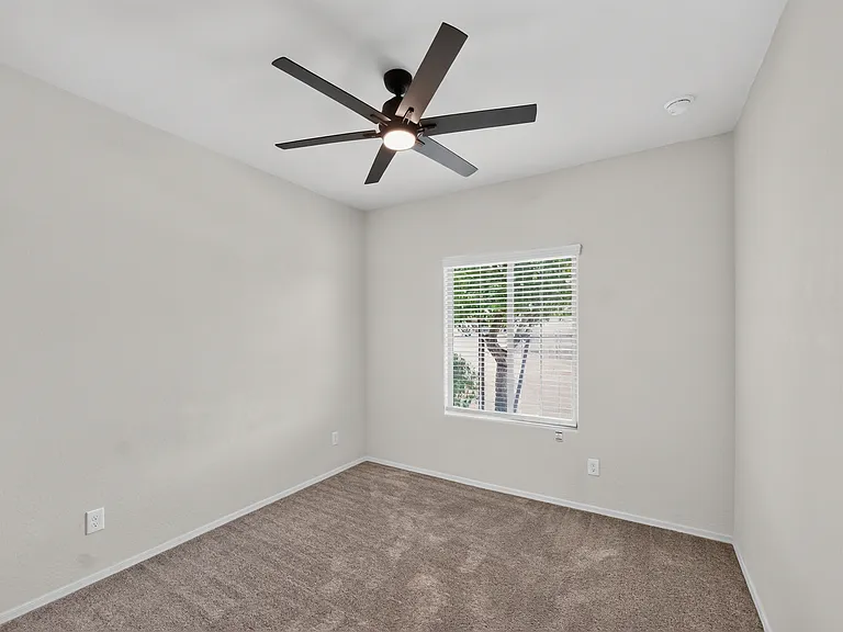 18465 N Lakeside Dr — Photo 14