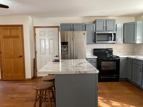 3rd image of 1610 N Hume Ave