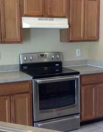 5th image of 1592 Summit Oaks Dr W