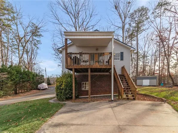 103 Robinhood Rd, Lexington, NC 27292