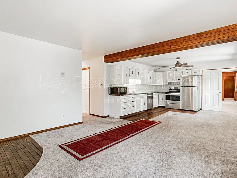 400 Lily Ln — Photo 3