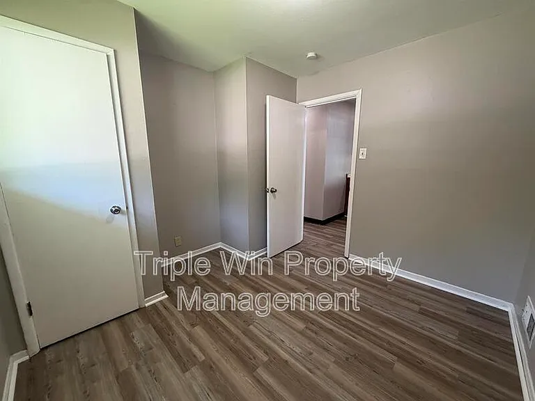 1654 Mowbry Ln — Photo 6