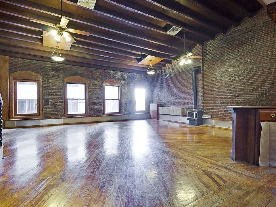1st image of 44 Water St APT 3