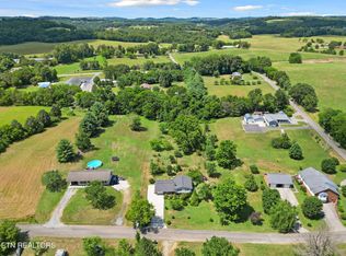 412 George Washington Dr, Dandridge, TN 37725