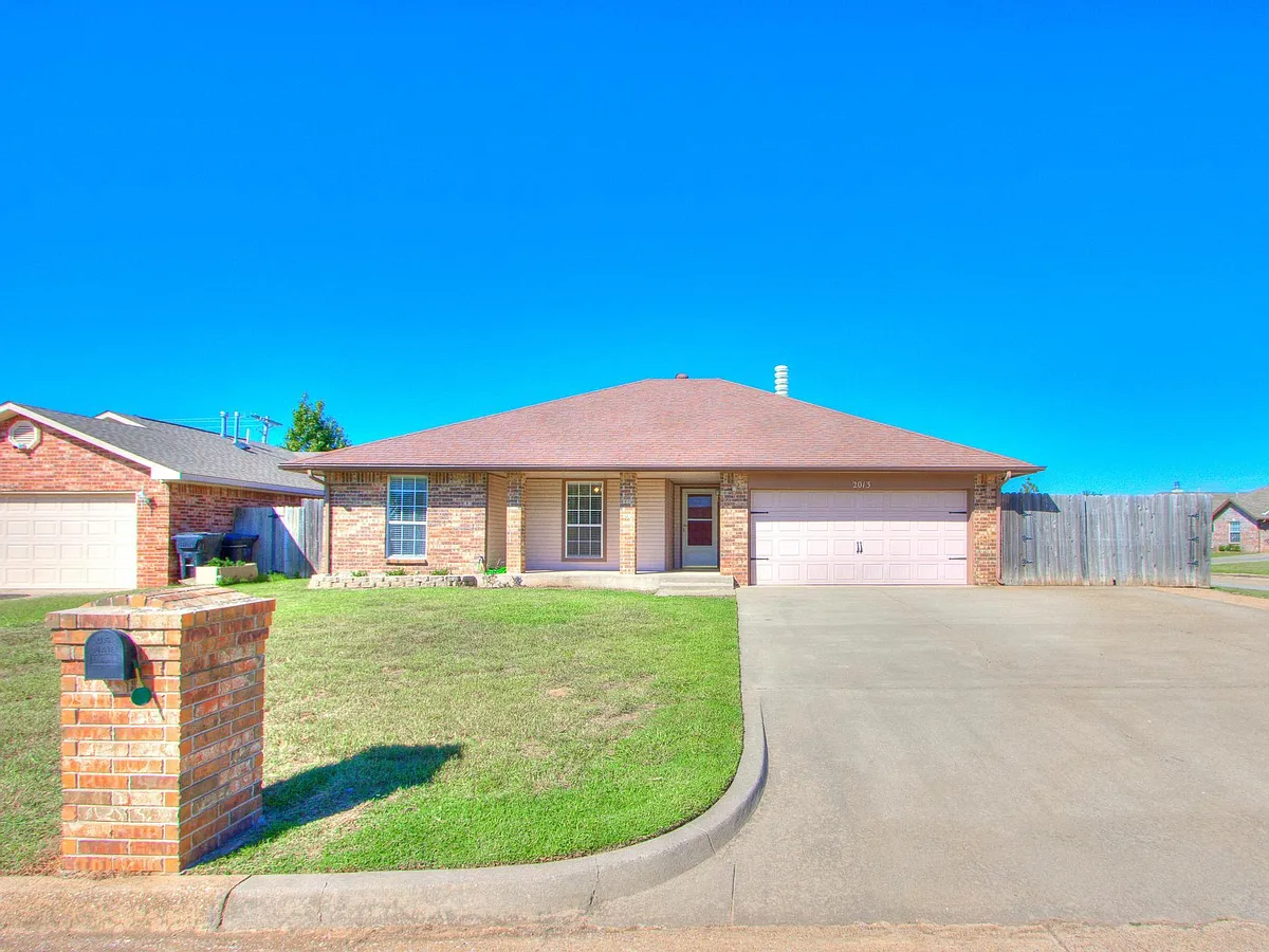 Front of house - 2013 Sunset Dr