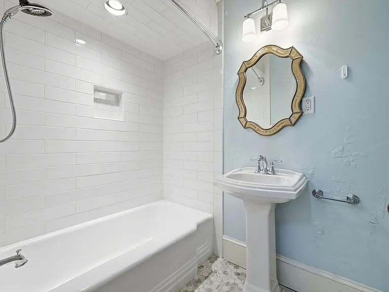 1203 S Main St — Photo 35