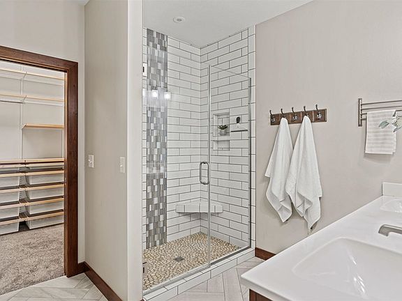 5th image of 3176 Artesian Rd
