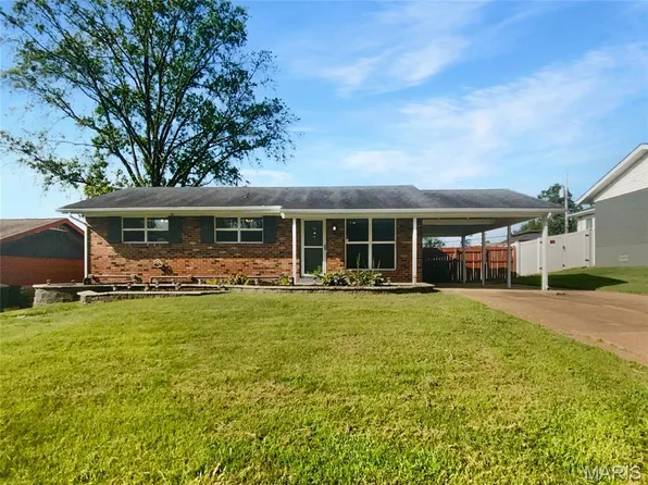 712 Aqua Ridge Dr, Saint Louis, MO 63129