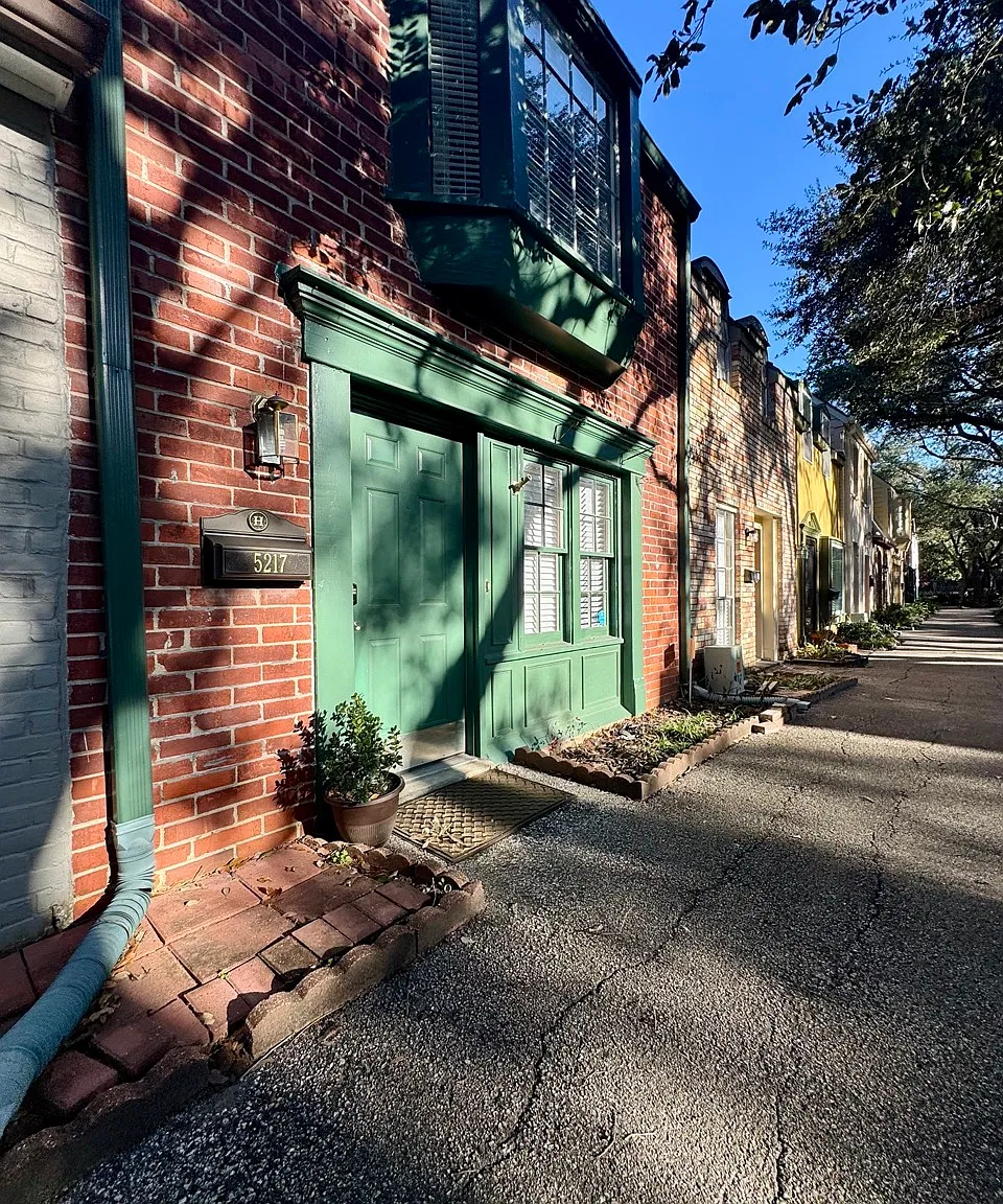 2 bed, 1.5 bath, 1230 sqft, $1,600 — Photo 4