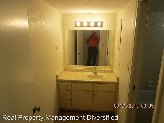 4th image of 1302 NE 33rd Ave APT D