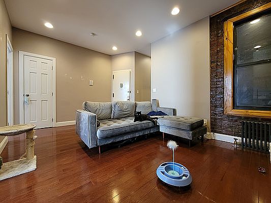 2nd image of 815 Park Pl #2A