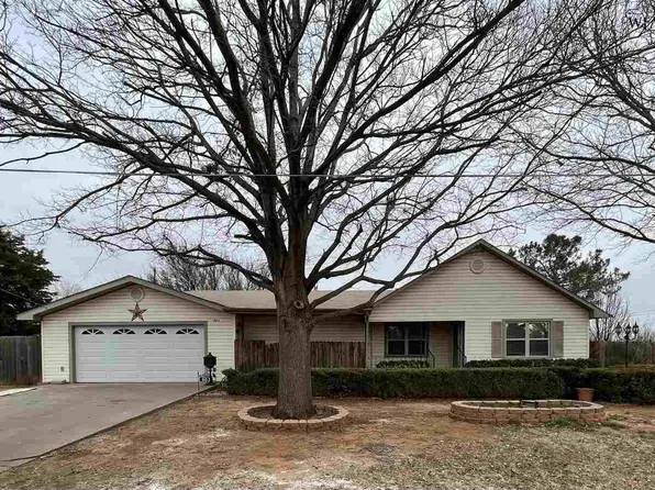 803 S Wall St, Iowa Park, TX 76367