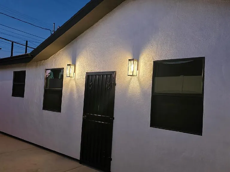 1029 E Cruces St — Photo 2