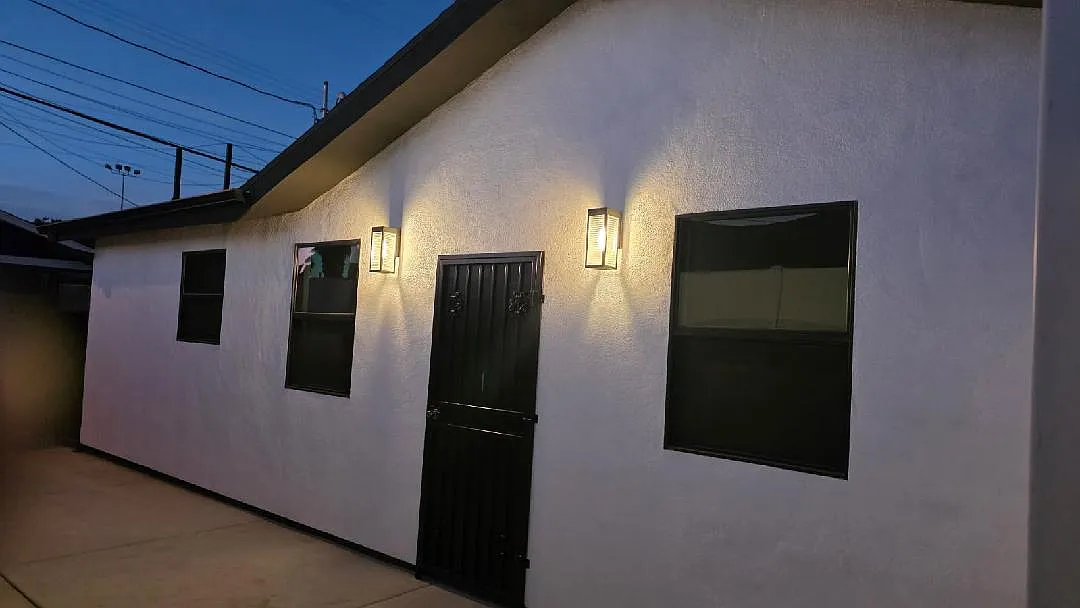 Building Photo - 1029 E Cruces St