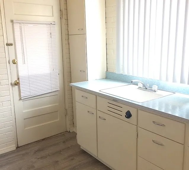Charming Nob Hill 1 Bedroom with Private Garage — Photo 26