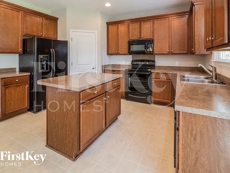 200 Palmetto Village Cir — Photo 5