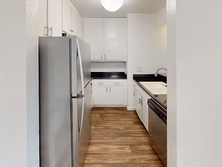 The Lodge at Porter Ranch Apartments — Photo 18