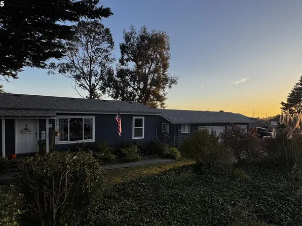 97818 Hanscam Ln, Brookings, OR 97415