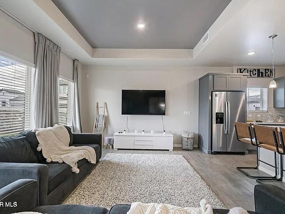 4th image of 930 Bicknor Pl