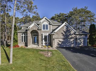8284 Emerald Ln, Woodbury, MN 55125