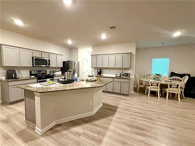 18158 Logan Ct — Photo 4