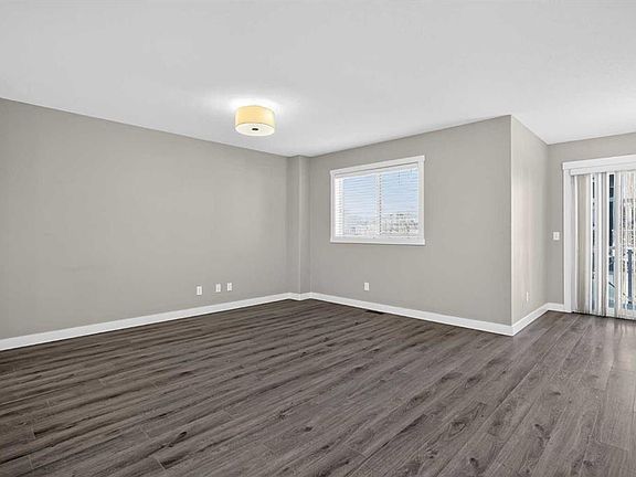 3rd image of 307 N Skyview Ranch Grv NE