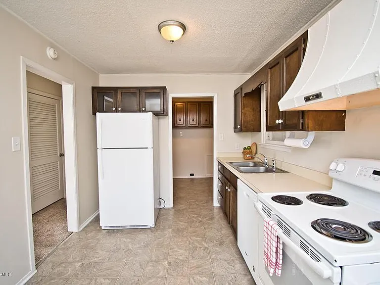 614 W Broad St — Photo 7