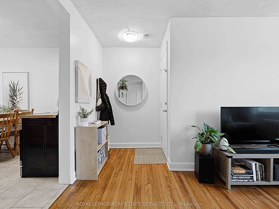 5th image of 1028 Johnson St