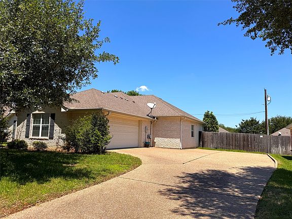 2nd image of 1128 Heatherwood