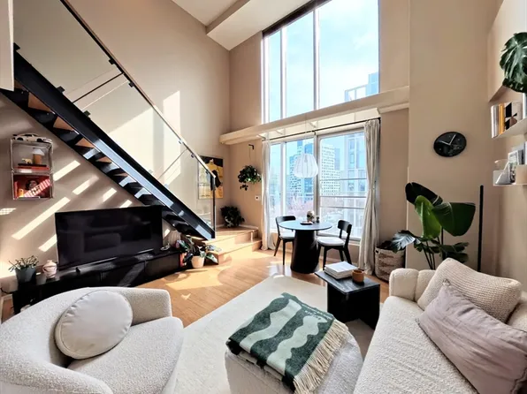 1 Earhart St Unit 704, Cambridge, MA 02141