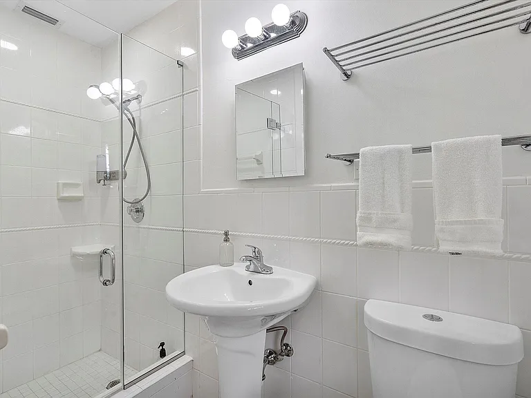 411 Poinciana Dr — Photo 35