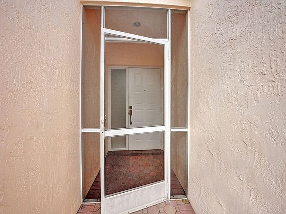 4th image of 9813 Lemonwood Way