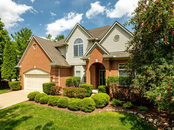 301 Fairways Ln, Chelsea, MI 48118
