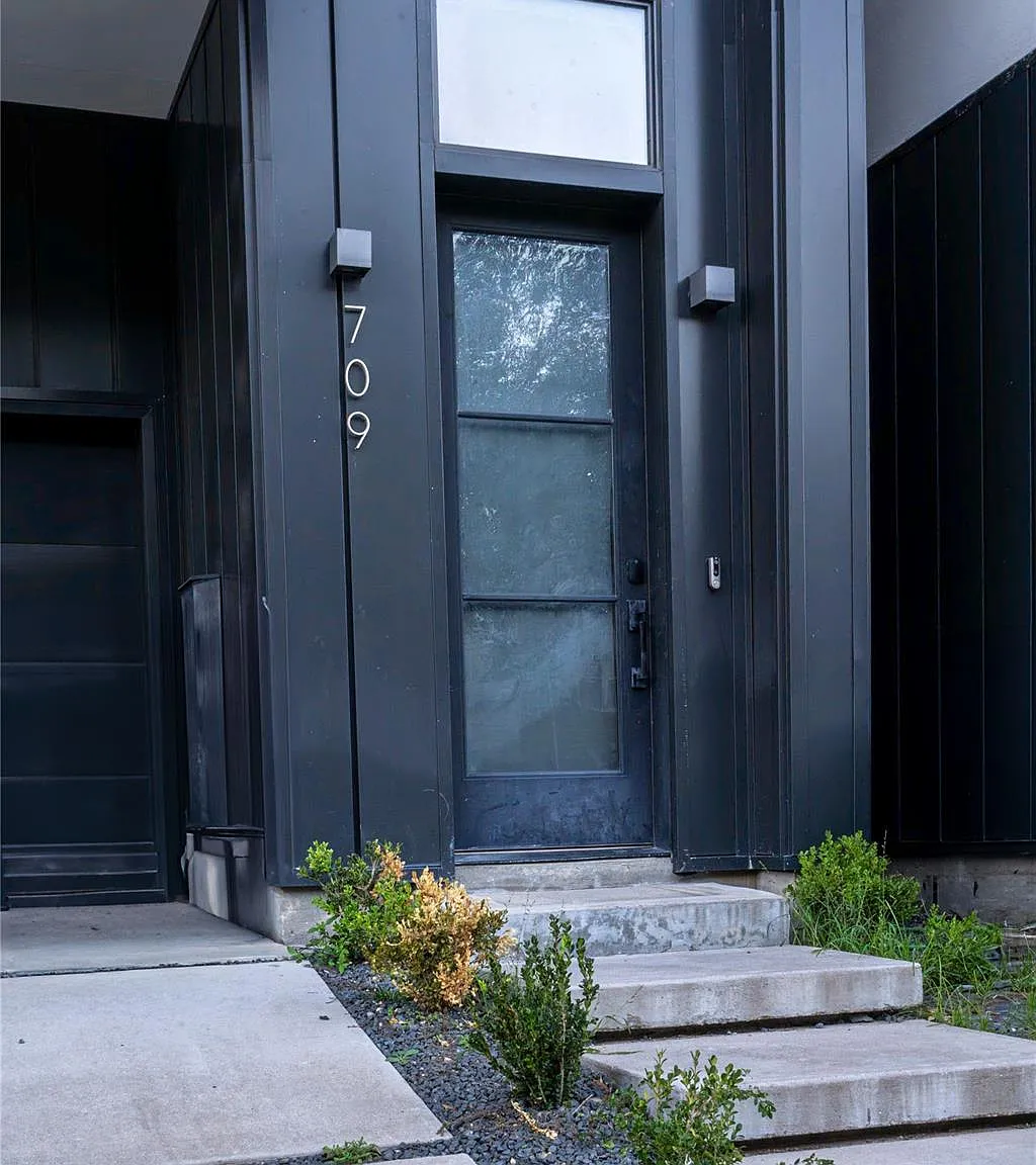 4 bed, 3.5 bath, 3026 sqft, $5,200 — Photo 4