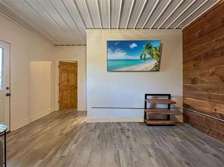 360 Prince Dr — Photo 13