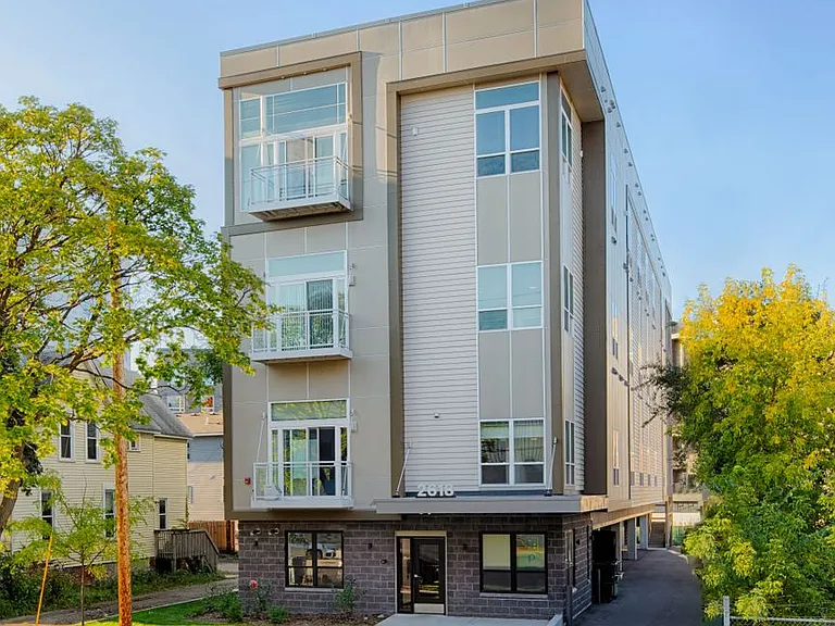 APT ON ESSEX — Photo 12