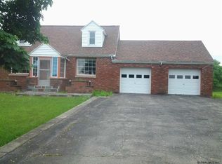 682 Langley Rd, Amsterdam, NY 12010